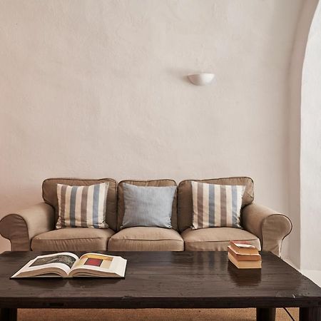 2 Bedroom Charming Villa With Outdoors Jacuzzi ميغالوخوري المظهر الخارجي الصورة
