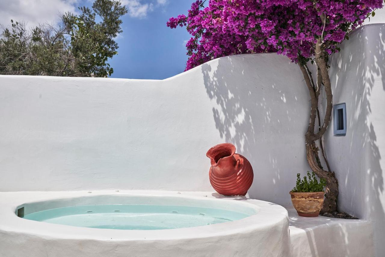 2 Bedroom Charming Villa With Outdoors Jacuzzi ميغالوخوري المظهر الخارجي الصورة